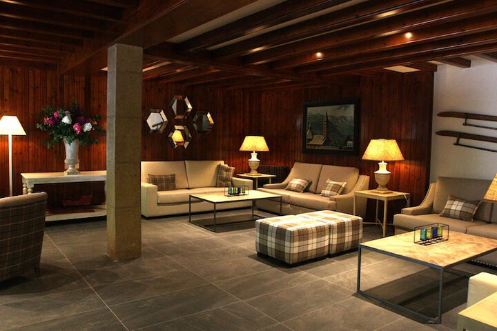 Entrance & Lobby