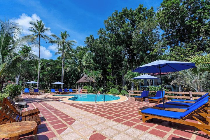 Hotel with Pool
