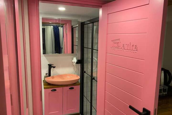 Room 13 of 19