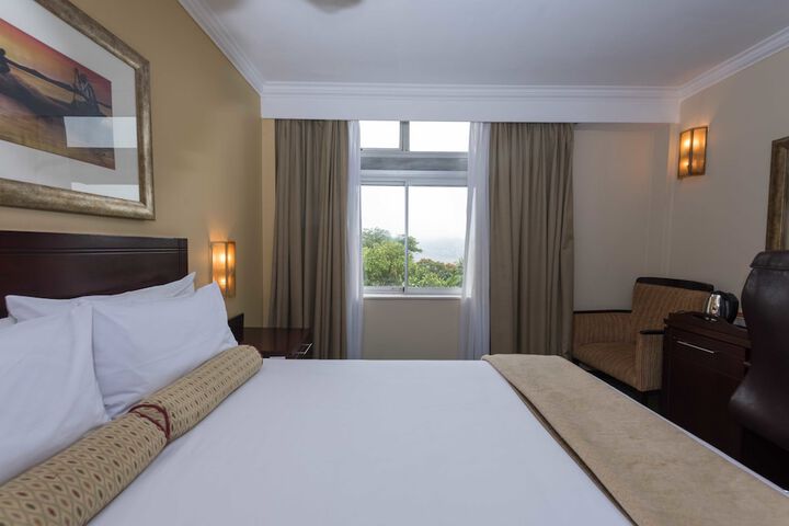 Room 4 of 40