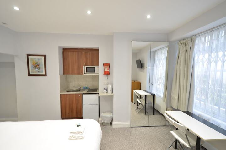Room 62 of 371