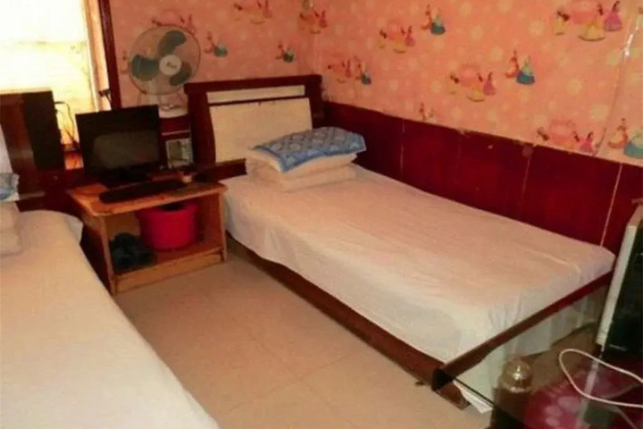 Room 8 of 10