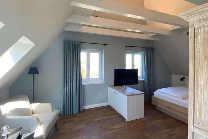 Room 3 of 36