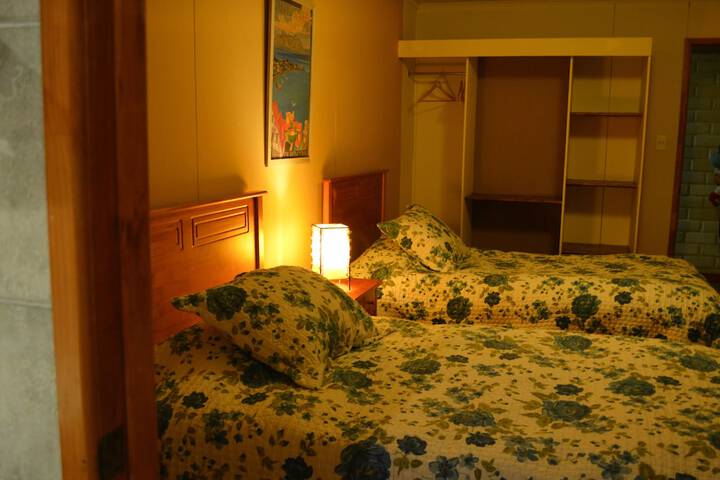 Room 4 of 25