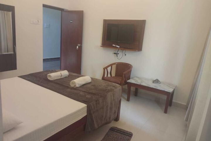 Room 5 of 18