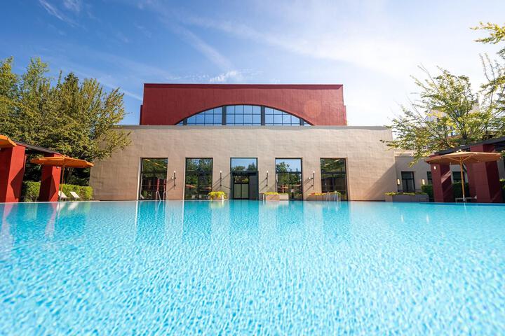Pool 24 of 64