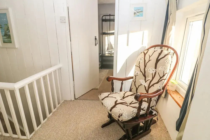 Room 9 of 14