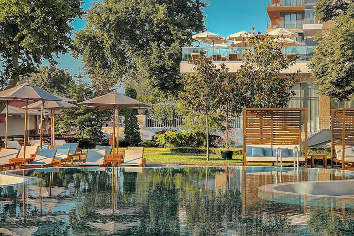 Hotel Pool