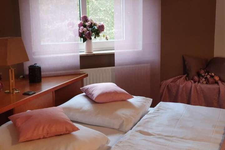 Room 8 of 16