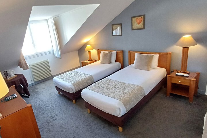 Room 12 of 62