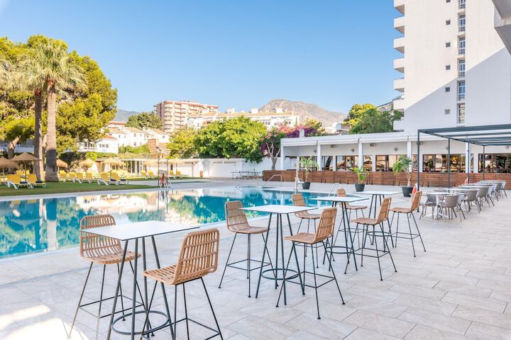 Hotel with Pool