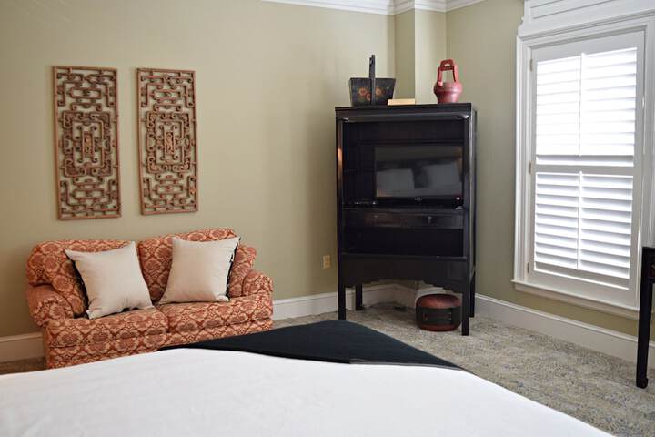 Room 82 of 227