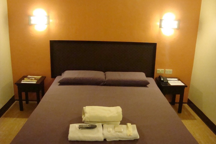 Room 7 of 15