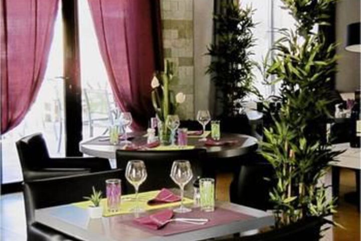 Dining 9 of 45