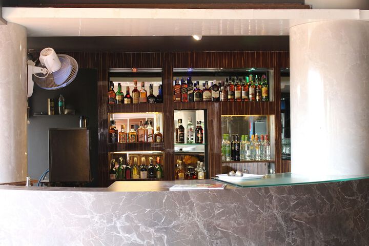 Lounge 40 of 49