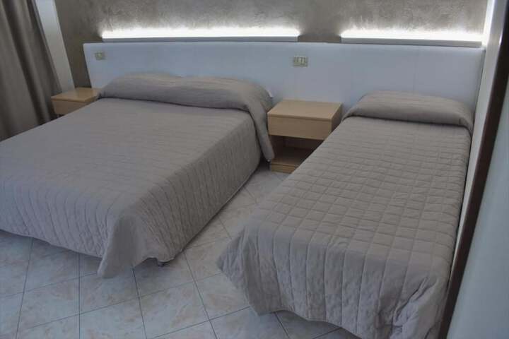 Room 12 of 19