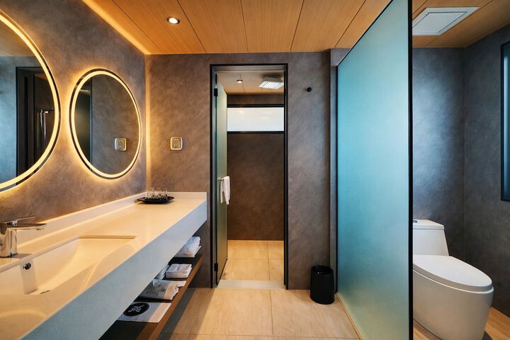 Room 43 of 71