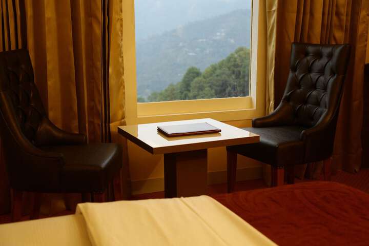 Room 4 of 17