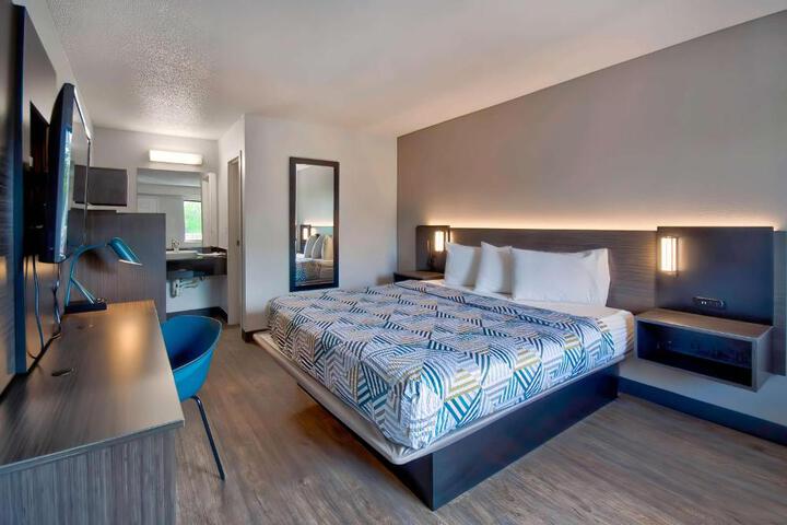 1 King Bed | Premium Micfridge (1 of 5)
