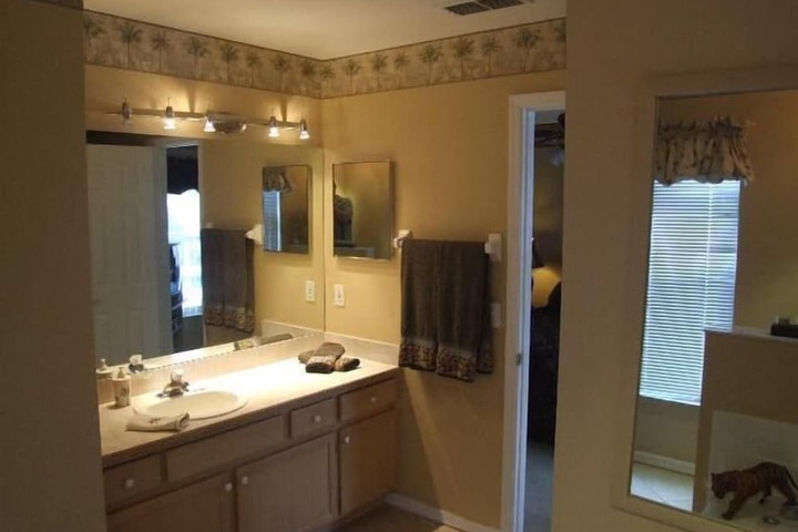 Room 12 of 37