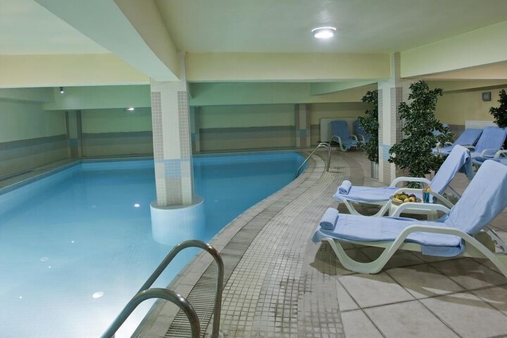 Pool Hotel