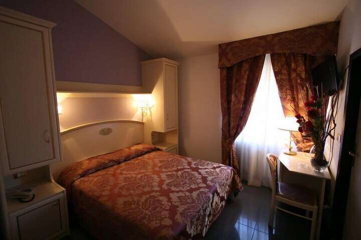 Room 10 of 61