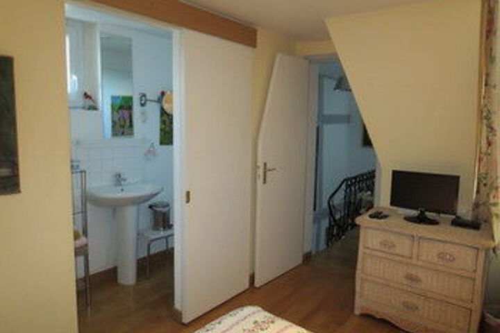 Room 8 of 10