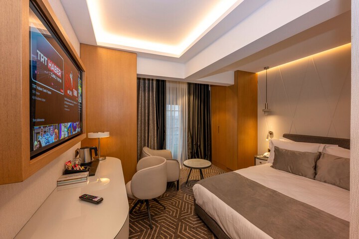 Room 32 of 59