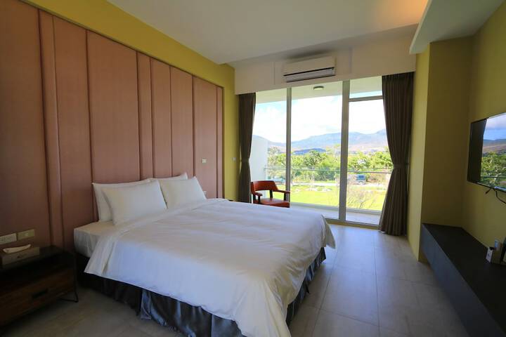 Room 2 of 93