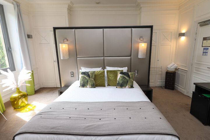 Room 28 of 86