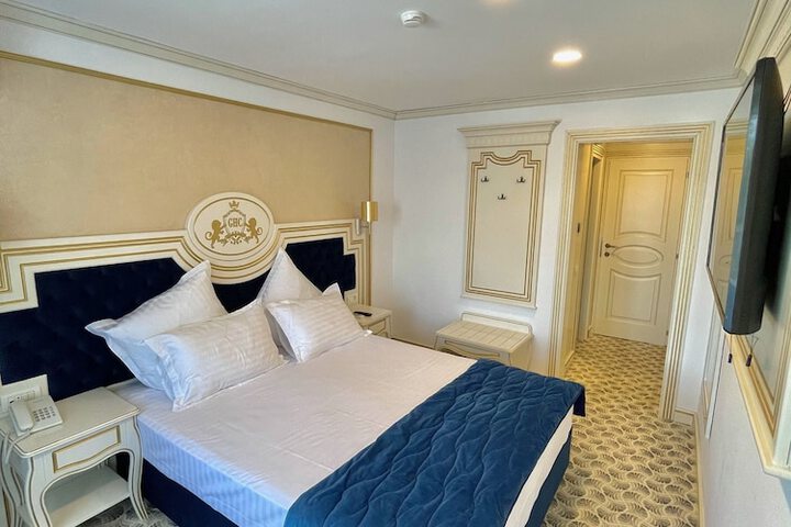 Room 4 of 52