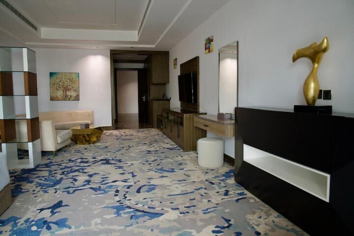 Room 63 of 100