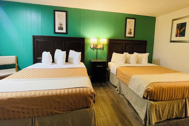 2 Double Beds (9 of 27)