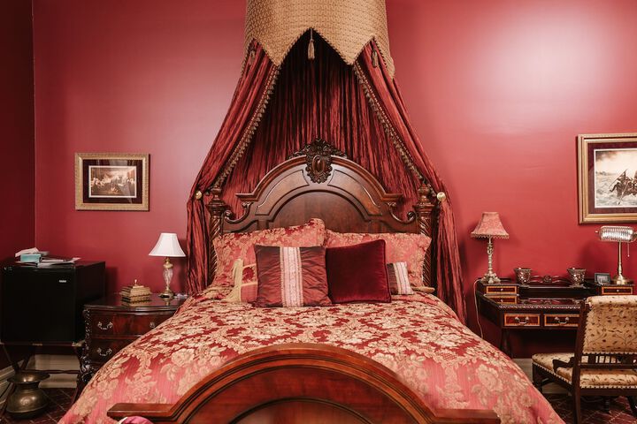 Room 24 of 132