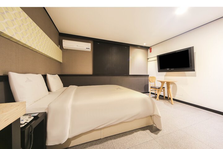 Room 5 of 42