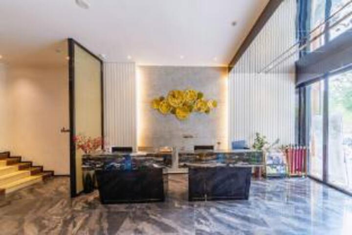 Huanyu Zungui Hotel (Jinxiu Times Square Peoples Hospital Branch)