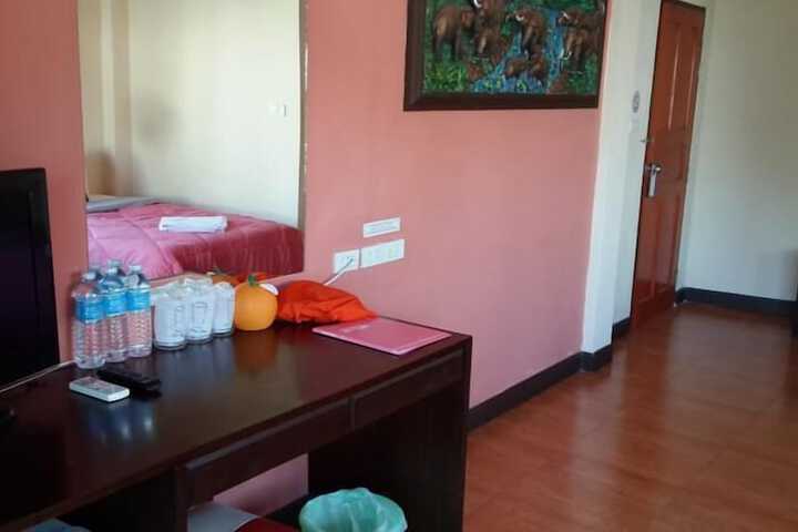 Room 11 of 20