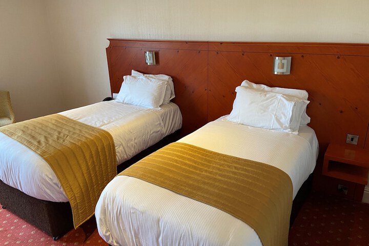 Room 9 of 47