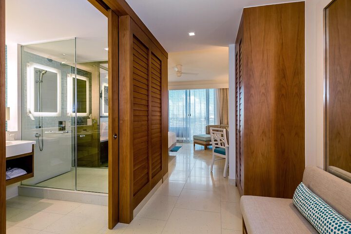 Room 47 of 293