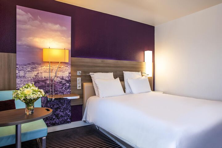 Room 33 of 209