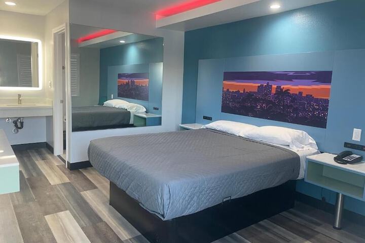 Room 3 of 20