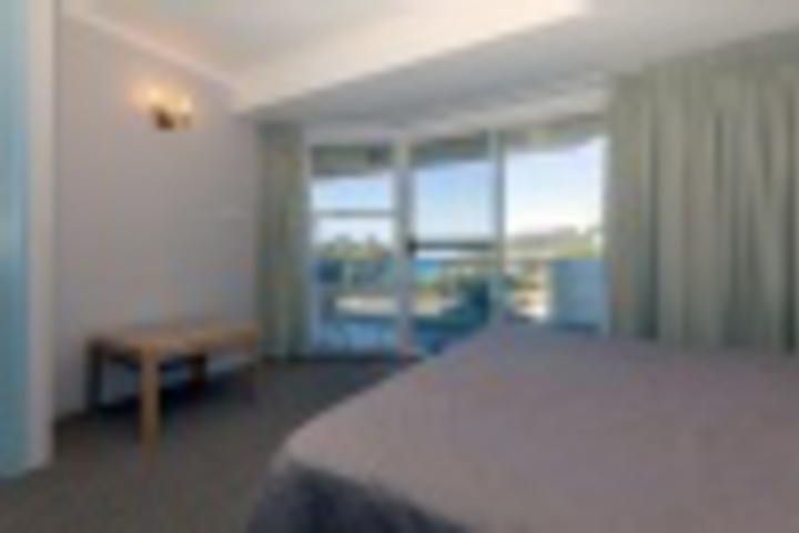 Room 40 of 216
