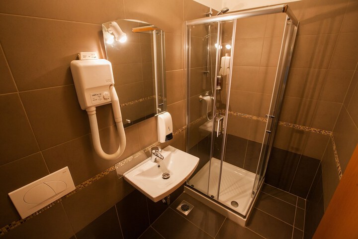 Room 14 of 20