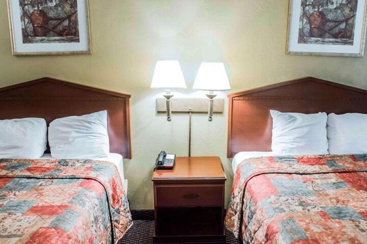 Efficiency 2 Queen Beds (5 of 13)