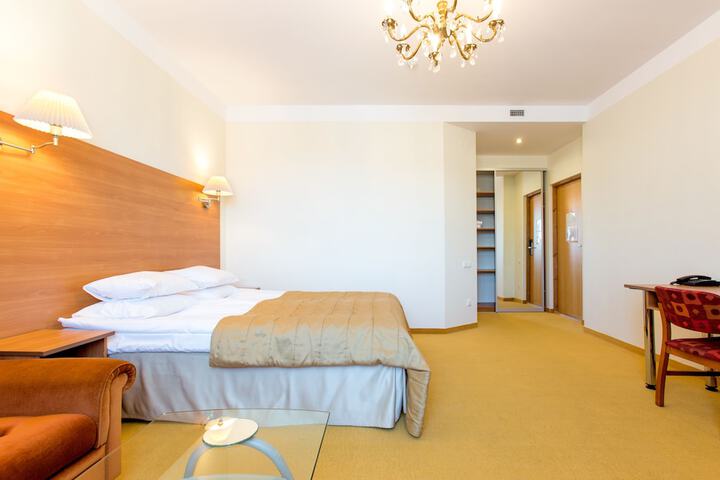 Room 4 of 92