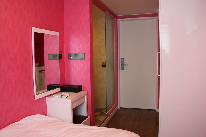 Room 3 of 46