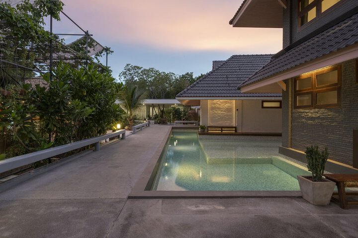 Pool 170 of 219