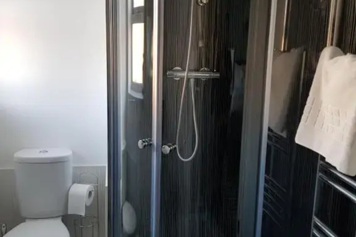 Room 8 of 14