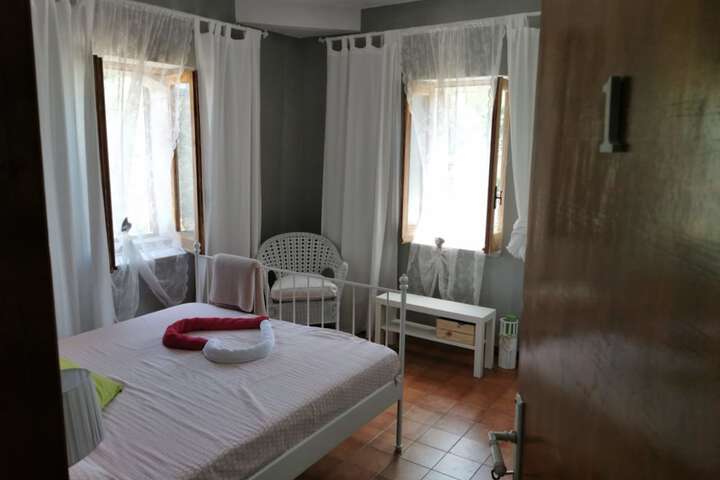 Room 4 of 27