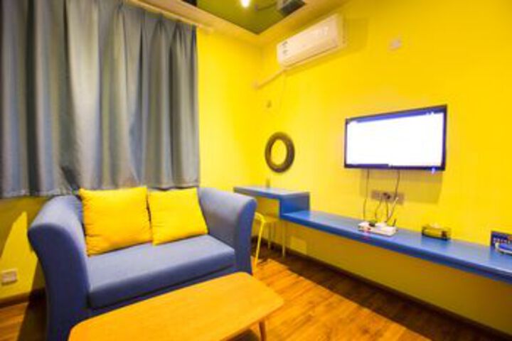 Room 4 of 30